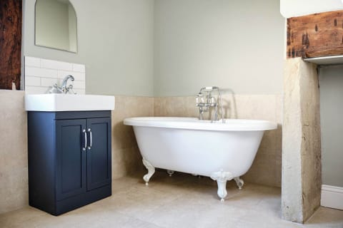 Suite | Iron/ironing board, free WiFi