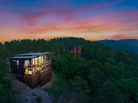 Two cabins, one unforgettable trip! VISTA POOL HOUSES combines IN HIGH SPIRITS and OAKLEYS OVERLOOK to sleep up to 40 guests in comfort and style.