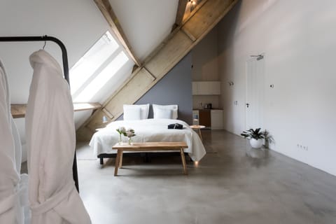 Condo, Kitchenette (Janneke) | 1 bedroom, premium bedding, minibar, in-room safe