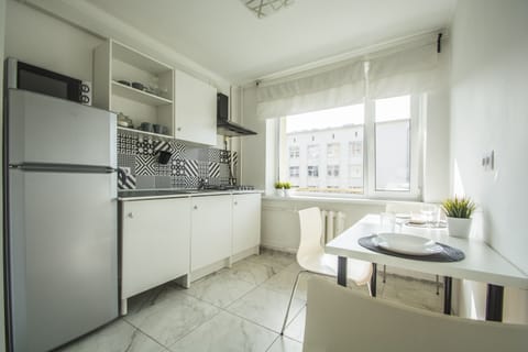 Business Apartment, 1 Queen Bed, Kitchen (Nezavisimosti prosp., 72-24) | Private kitchen | Fridge, microwave, stovetop, electric kettle