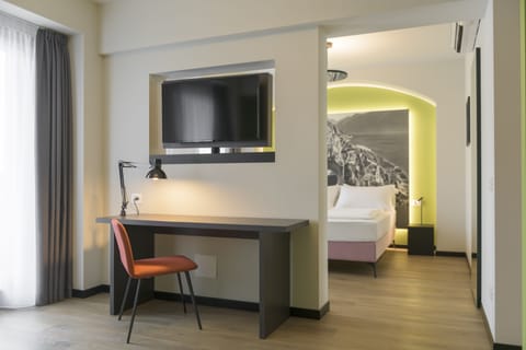 Junior Suite | Minibar, in-room safe, desk, free WiFi