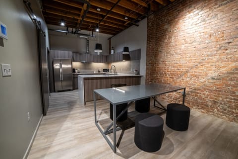 Montvale Deluxe Suite | Private kitchen | Fridge, microwave