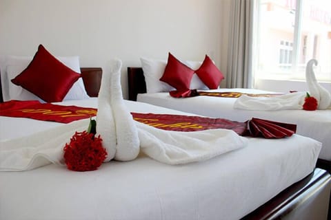 VIP | Minibar, desk, rollaway beds, free WiFi