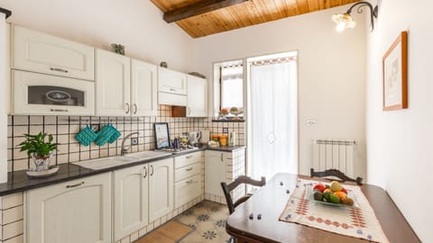 Standard Double Room (Casa Pascucci) | Private kitchen | Coffee/tea maker, electric kettle