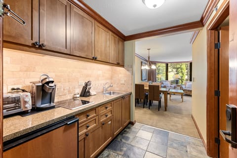 King Suite Kitchenette