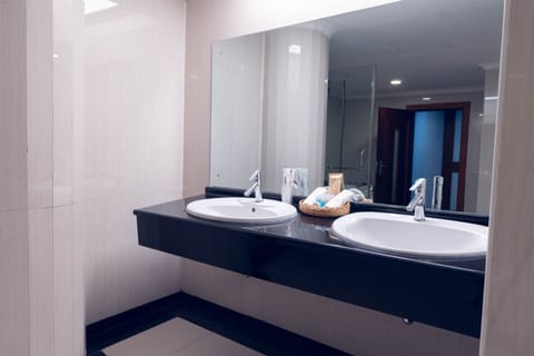 Presidential Suite, 1 King Bed, 2 Bathrooms, Executive Level | Bathroom | Combined shower/tub, free toiletries, hair dryer, towels