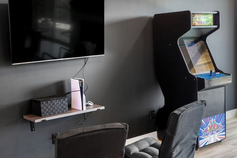 Arcade machine with 30+ games and PS5!