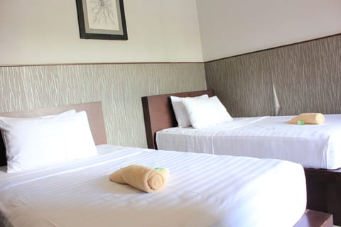 Deluxe Room | Premium bedding, pillowtop beds, in-room safe, desk