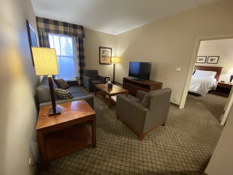 Suite, 1 King Bed (Additional Living Area) | Premium bedding, pillowtop beds, in-room safe, desk