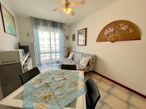 Apartment, 1 Bedroom, Balcony | Dining room