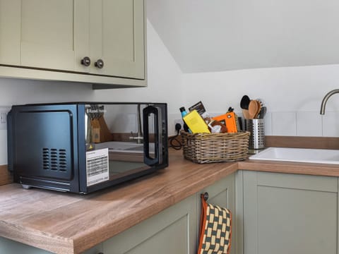 Kitchen | Roseland Roost - Roseland Rendevous, Truro