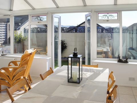 Sun room | Maes Yr Ysgol, Peniel