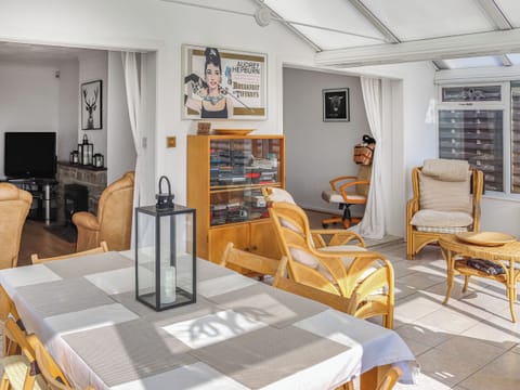 Sun room | Maes Yr Ysgol, Peniel