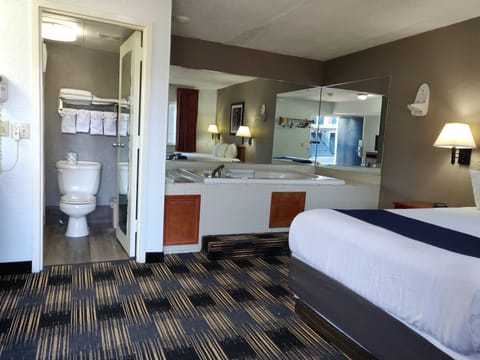 Romantic Room, 1 Queen Bed, Non Smoking, Hot Tub | Free cribs/infant beds, free WiFi, bed sheets