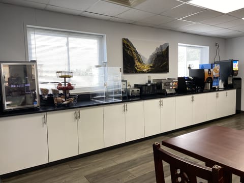 Free continental breakfast on weekends