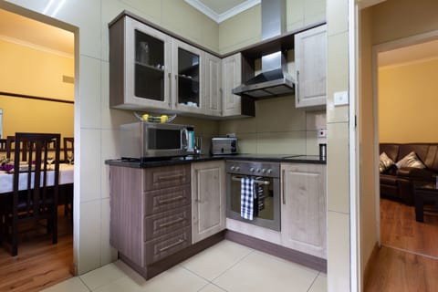 Apartment, 2 Bedrooms | Private kitchen | Fridge, microwave, oven, stovetop