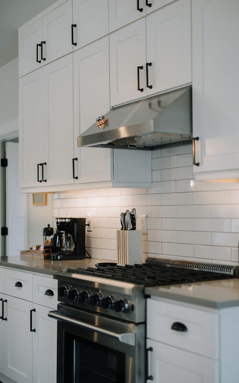 Cook Like Home – Fully equipped kitchen with all the essentials: full-size fridge, oven, stove, microwave, and dishwasher.