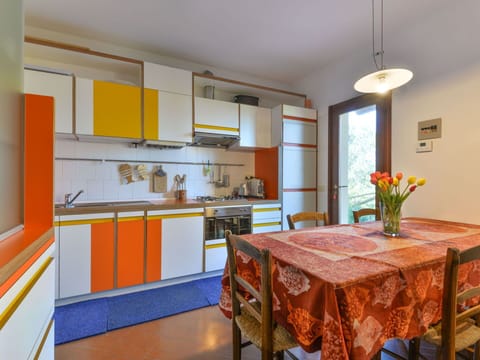 Interior Design, Wood, Yellow, Kitchen, Flooring, Ceiling, Furniture, Countertop, Room, Floor