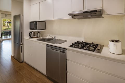 Standard Apartment, 1 Bedroom | Private kitchen | Full-size fridge, microwave, stovetop, dishwasher