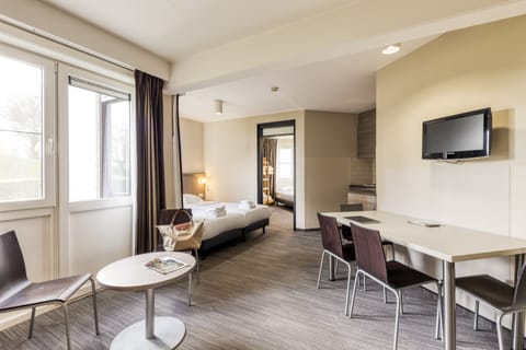 Family Studio | Desk, free WiFi, bed sheets