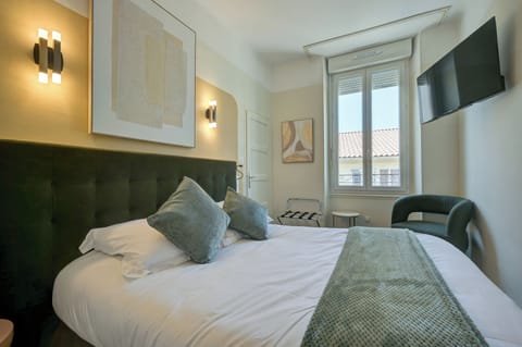 In-room safe, iron/ironing board, free WiFi, bed sheets