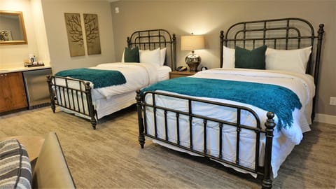  Lupine Meadows Suite | Premium bedding, in-room safe, blackout drapes, bed sheets