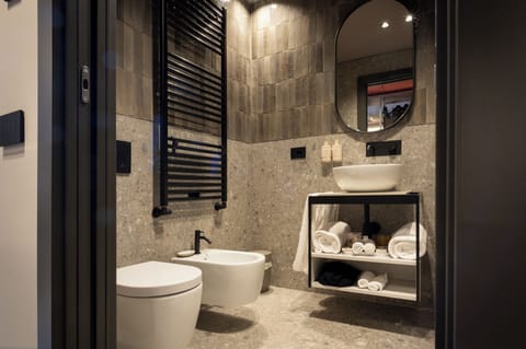 Junior Suite, Lake View | Bathroom | Shower, designer toiletries, hair dryer, bathrobes