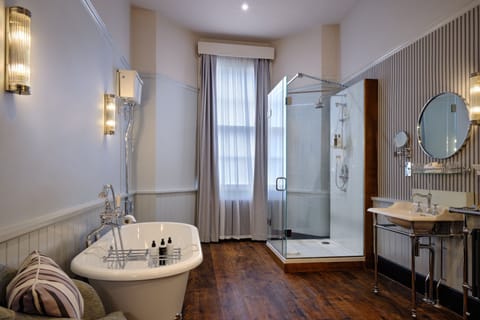 Family Suite, 1 Double Bed | Bathroom | Shower, free toiletries, hair dryer, towels