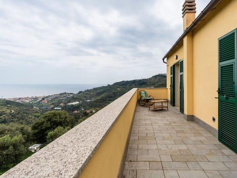 Balcony, Tile, Fence