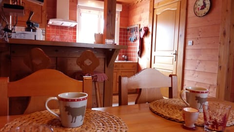 Apartment, Mountain View | Living area | Flat-screen TV