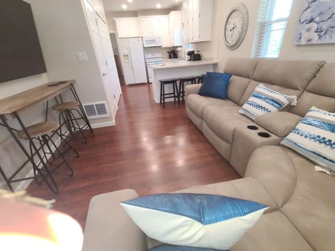 Open Layout Keeps Everyone Connected – Perfect for Family Gatherings