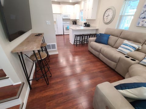 Open-Concept Design – Stay Connected from Kitchen to Living Room