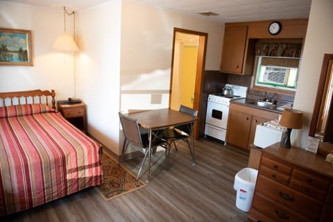 Room, 1 Queen Bed, Kitchenette | Living area | TV