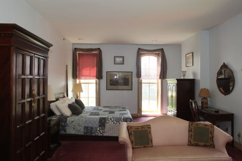 Oak Suite | Individually decorated, individually furnished, rollaway beds, free WiFi
