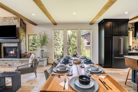 Dining room table seating for 8 people | Main Level