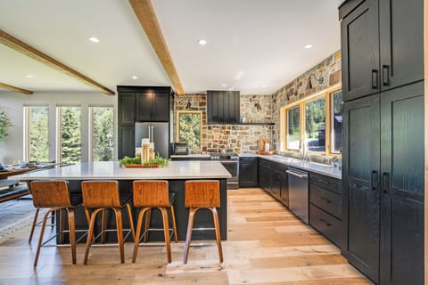 Spacious kitchen with bar seating for six people | Main Level