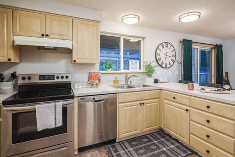 Gather and create memories in our well-appointed kitchen, ideal for preparing meals and socializing.