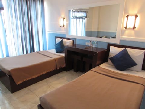 Deluxe Twin Room | Minibar, in-room safe, free WiFi