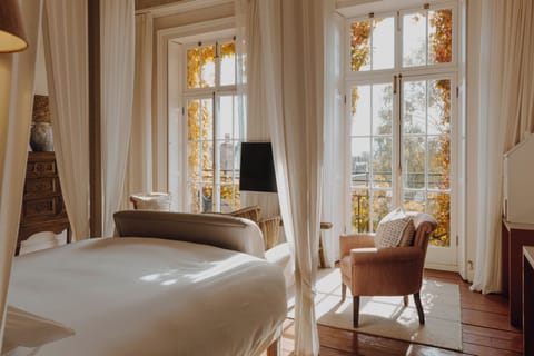 Suite (The Bootham) | Egyptian cotton sheets, premium bedding, pillowtop beds, in-room safe