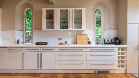 There is so much space to prepare meals