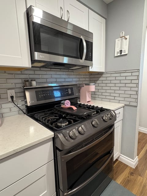 Kitchen Stovetop, Keurig Coffee Maker, Drip coffee machine and grinder available