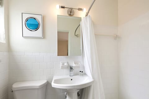 The Gulfview (2 Bedroom/2 Bath) | Bathroom | Shower, designer toiletries, hair dryer, towels