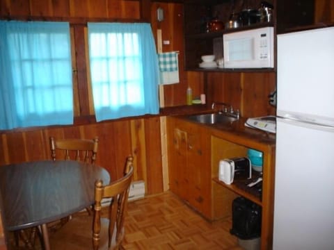 Family Cottage, 1 Bedroom | Free WiFi, bed sheets