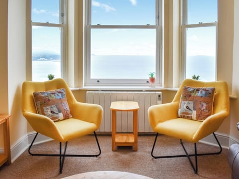 Living area | Denelea - Denelea Apartments, Scarborough