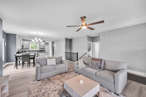 House, 4 Bedrooms | Living area