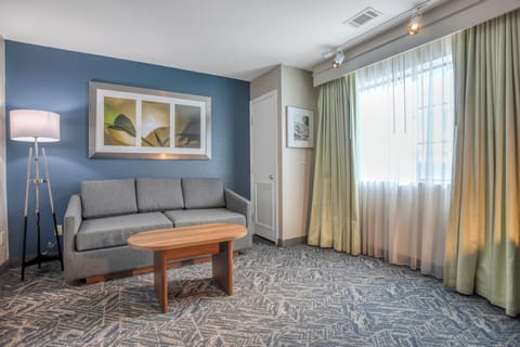 1 bedroom, premium bedding, desk, laptop workspace