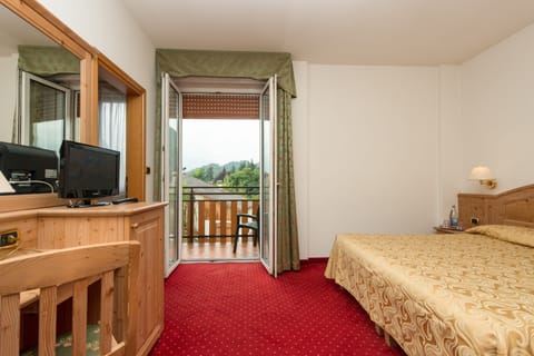 Classic Double or Twin Room | In-room safe, desk, rollaway beds, free WiFi