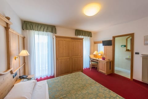 Comfort Double or Twin Room | In-room safe, desk, rollaway beds, free WiFi