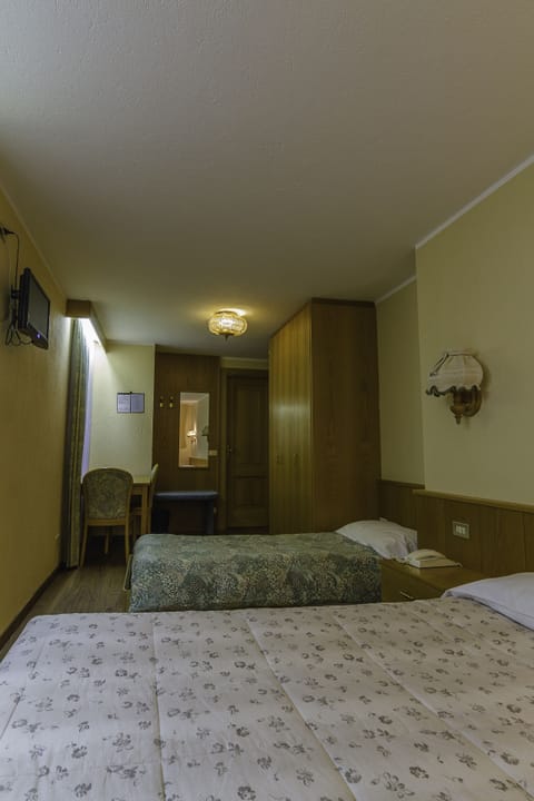 Family Room | Desk, blackout drapes, soundproofing, free WiFi