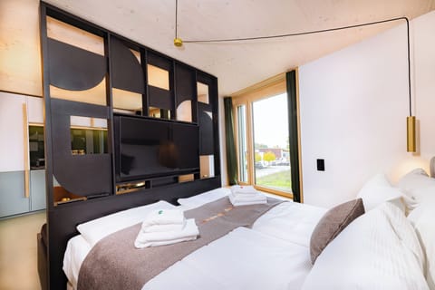 Modern Studio with Balcony | In-room safe, laptop workspace, blackout drapes, soundproofing